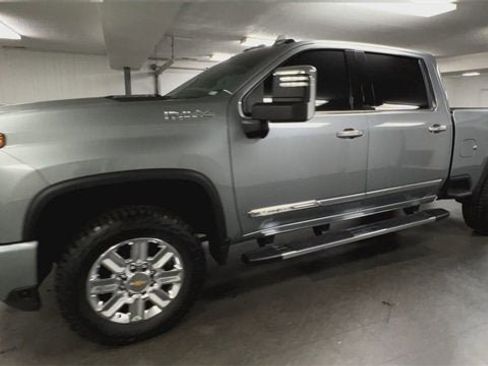 Used 2024 Chevrolet Silverado 2500 High Country w/ High Country Premium Package image 4