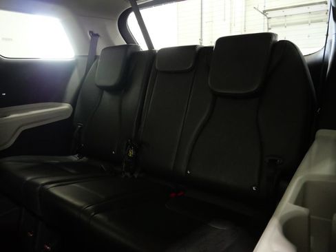 Used 2024 Kia Carnival LX FWD image 25