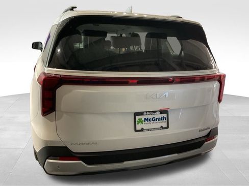 New 2026 Kia Carnival EX FWD image 5