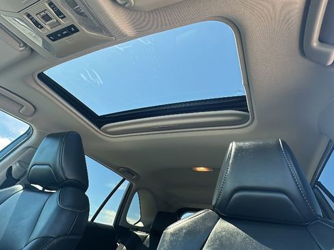 Used 2020 Toyota RAV4 XLE Premium FWD image 5