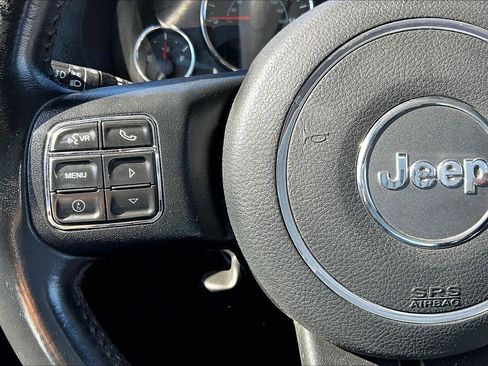 Used 2018 Jeep Wrangler Sahara w/ Connectivity Group image 16