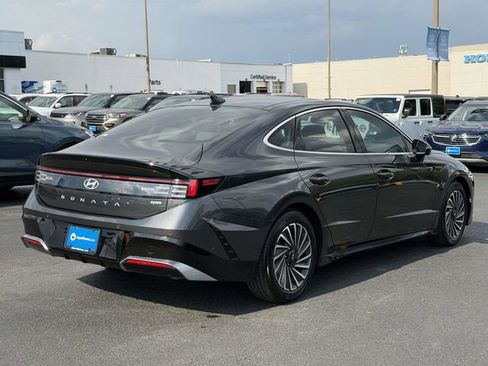 Used 2025 Hyundai Sonata Limited FWD image 2