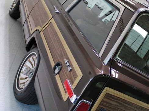 Used 1987 Jeep Grand Wagoneer image 15