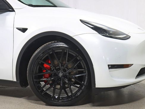 Used 2022 Tesla Model Y Performance image 5