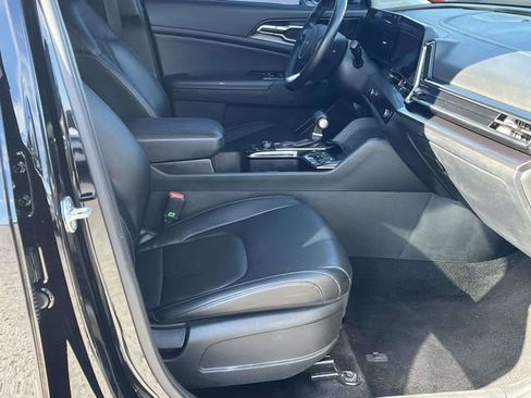 Used 2025 Kia Sportage EX w/ Premium Package image 25