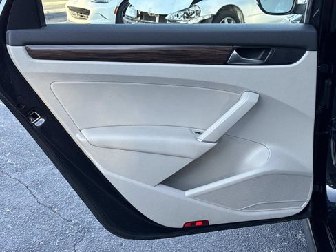 Certified 2020 Volkswagen Passat 2.0T SEL image 11