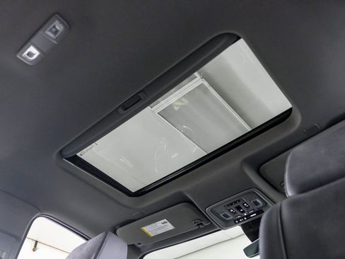 Used 2025 Chevrolet Silverado 2500 LTZ w/ LTZ Premium Package AWD/4WD image 23