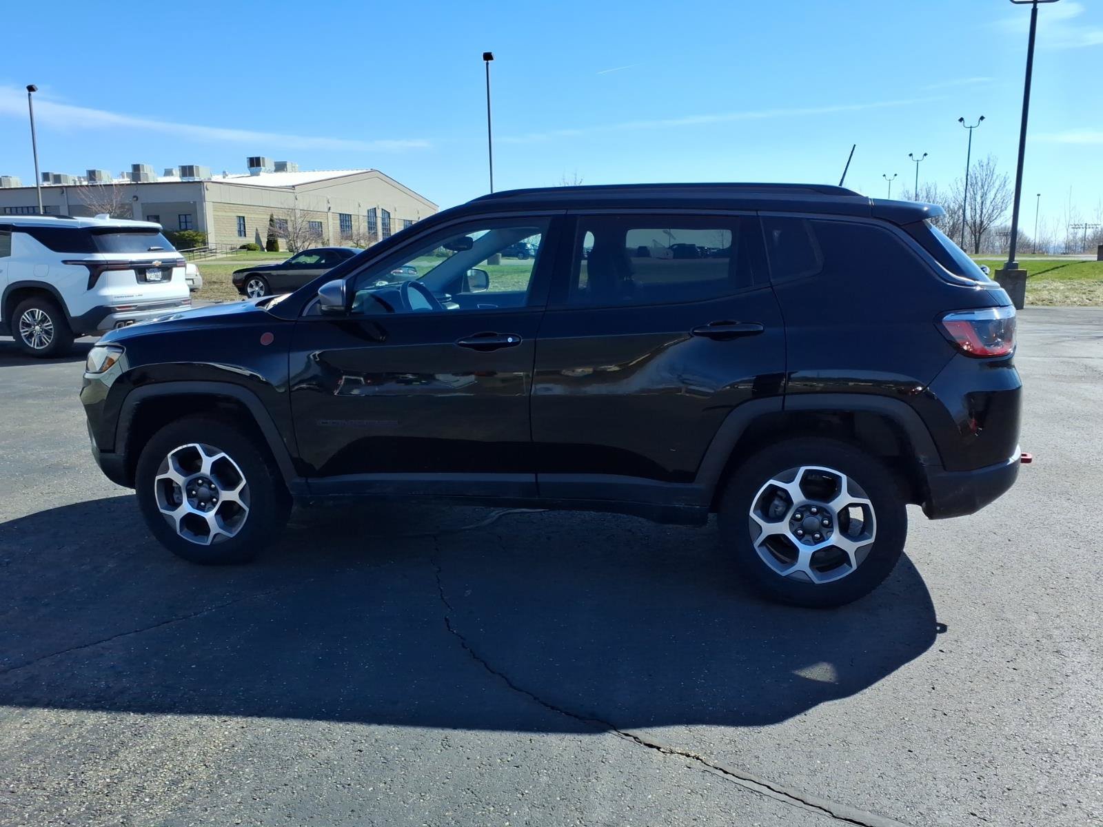 Used 2022 Jeep Compass Trailhawk w/ Trailhawk Convenience Group AWD/4WD image 8