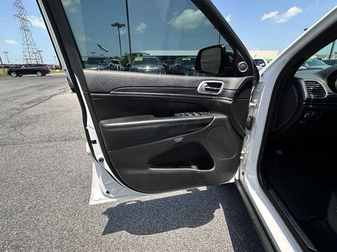 Used 2019 Jeep Grand Cherokee Limited AWD/4WD image 23