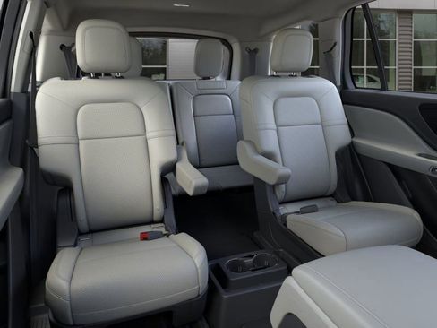 New 2026 Lincoln Aviator AWD image 16