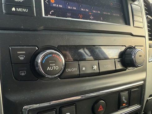 Used 2019 Nissan Titan SV w/ SV Convenience Package image 21