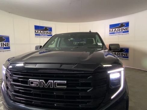 Used 2023 GMC Sierra 1500 Elevation w/ LPO, Elevation Black Package AWD/4WD image 5