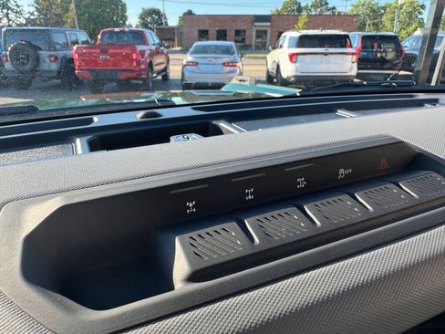 Used 2023 Ford Bronco Black Diamond w/ Sasquatch Package AWD/4WD image 16