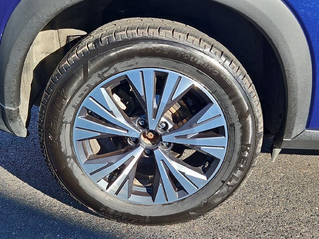 Used 2023 Nissan Rogue SV AWD/4WD image 7