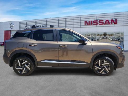 New 2026 Nissan Kicks SV w/ Cold Weather Package FWD image 4