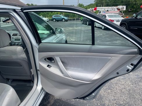 Used 2007 Toyota Camry LE FWD image 17