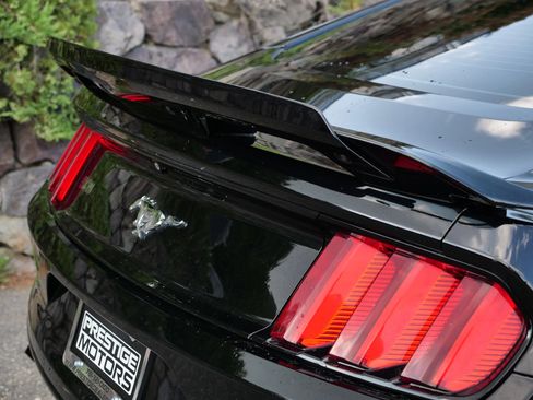Used 2017 Ford Mustang Coupe RWD image 30