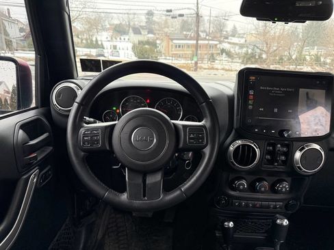 Used 2017 Jeep Wrangler Unlimited Sahara w/ Connectivity Group image 25