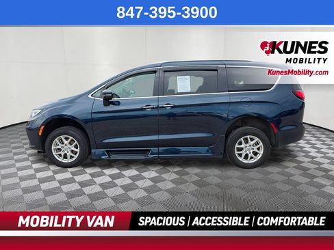 Used 2021 Chrysler Pacifica Touring-L w/ Uconnect Theater Family Group FWD image 5