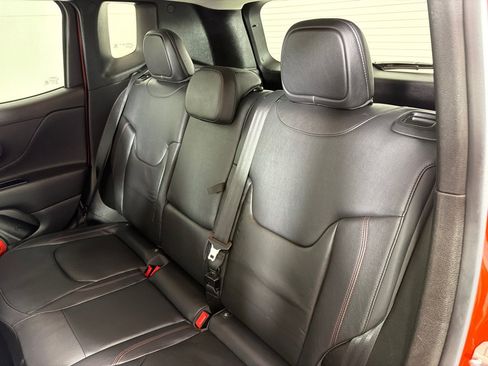 Used 2016 Jeep Renegade Trailhawk w/ Premium Trailhawk Package AWD/4WD image 20