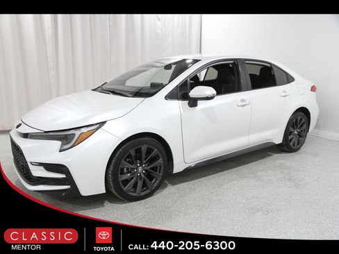 Certified 2023 Toyota Corolla SE image 3