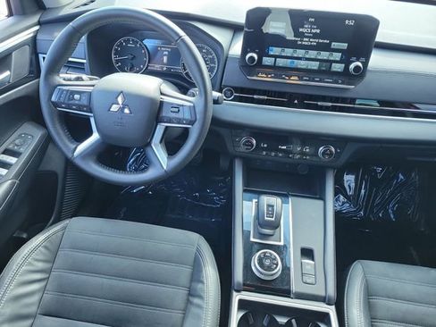 Used 2023 Mitsubishi Outlander SE FWD image 14