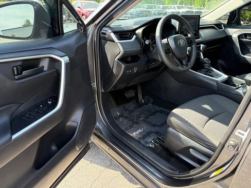 Used 2020 Toyota RAV4 LE FWD image 12