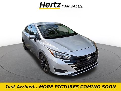 Used 2025 Nissan Versa SV image 1