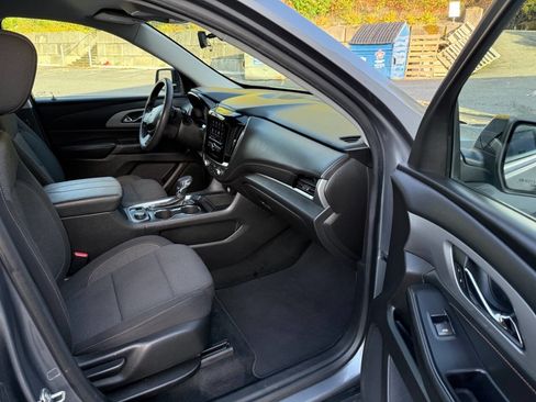 Used 2021 Chevrolet Traverse LS image 27