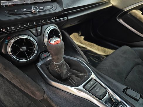 Used 2018 Chevrolet Camaro SS RWD image 25