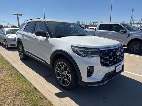 Used 2025 Ford Explorer Platinum w/ Ultimate Package image 2