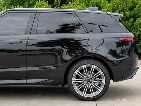 New 2026 Land Rover Range Rover Sport Dynamic SE AWD/4WD image 16