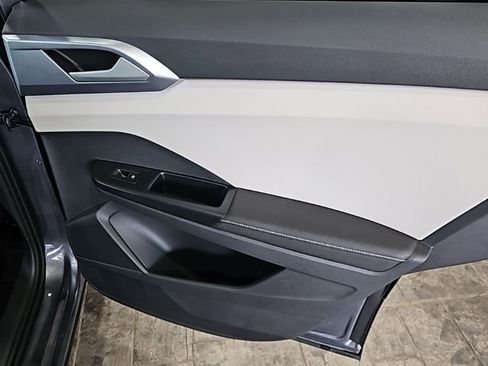 New 2026 Volkswagen Taos SE image 15