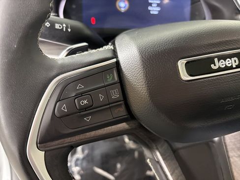 Used 2024 Jeep Grand Cherokee L Limited w/ Luxury Tech Group II image 20