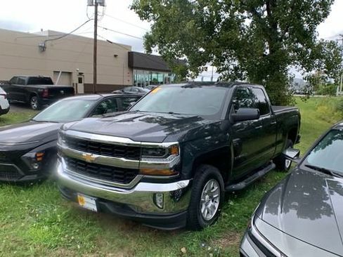 Used 2018 Chevrolet Silverado 1500 LT w/ All Star Edition AWD/4WD image 3