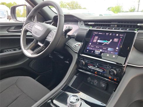 New 2025 Jeep Grand Cherokee Laredo w/ Luxury Tech Group I image 8