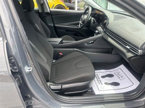 Used 2025 Hyundai Elantra SEL FWD image 10