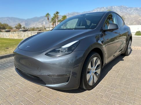 Used 2023 Tesla Model Y Long Range AWD/4WD image 3