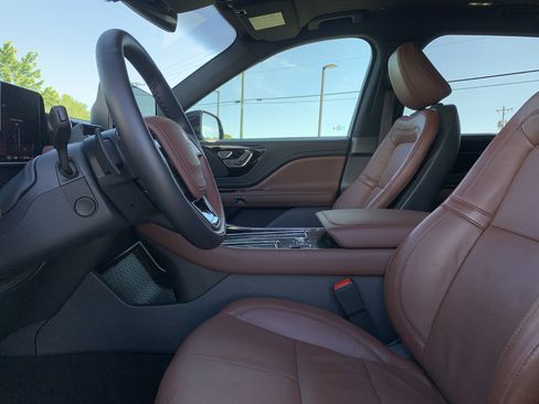 Used 2025 Lincoln Aviator Reserve w/ Illumination Package RWD image 16