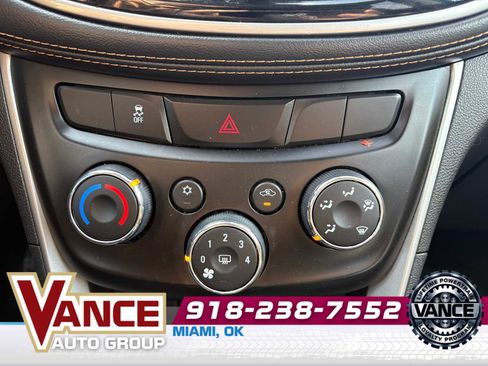 Used 2019 Chevrolet Trax LT w/ LT Convenience Package image 24