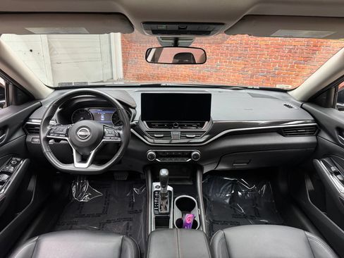 Used 2024 Nissan Altima 2.5 SR w/ SR Premium Package FWD image 12