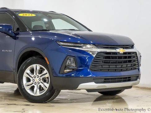 Used 2022 Chevrolet Blazer LT FWD image 2