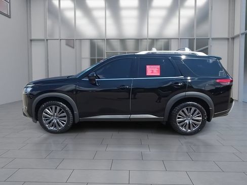 Certified 2023 Nissan Pathfinder SL w/ SL Premium Package AWD/4WD image 5