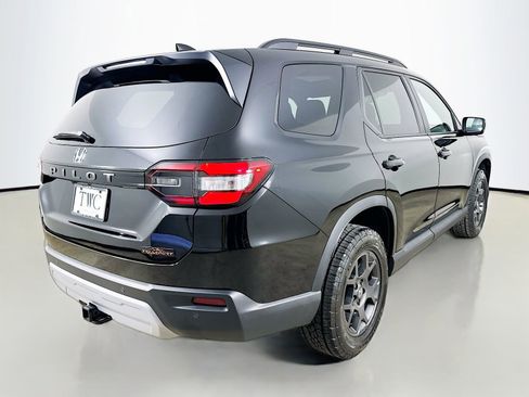 Used 2024 Honda Pilot TrailSport image 5