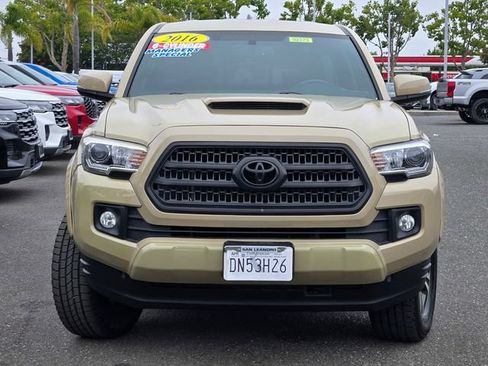 Used 2016 Toyota Tacoma TRD Sport w/ Towing Package RWD image 2