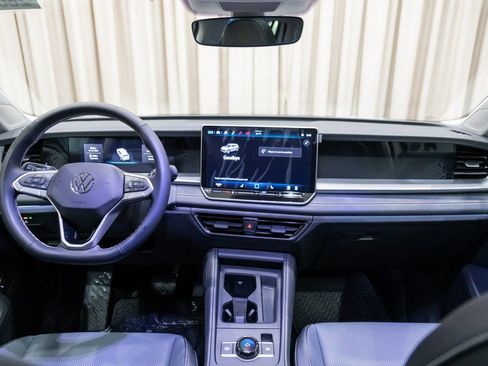 New 2026 Volkswagen Tiguan SE image 14