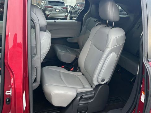 Certified 2022 Toyota Sienna XLE w/ XLE Plus Package image 11