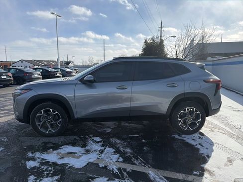 Used 2024 Chevrolet Trax LT w/ Driver Confidence Package image 2