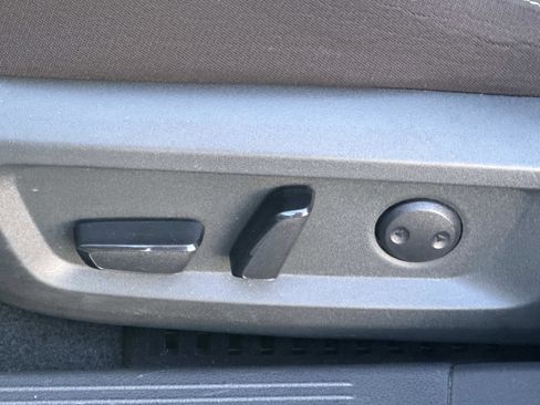 Used 2023 Nissan Rogue SV image 17