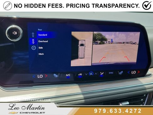 Used 2025 Chevrolet Suburban LT RWD image 26